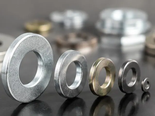Plain washers in graduated sizes